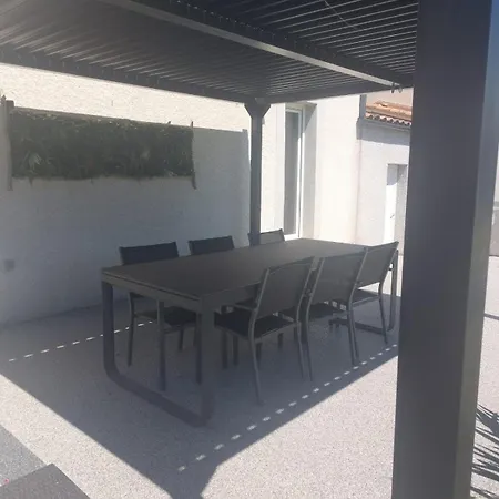 De Standing Avec Piscine Et Climatisation Caissargues