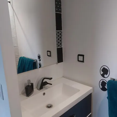 Villa De Standing Avec Piscine Et Climatisation *