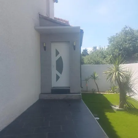 De Standing Avec Piscine Et Climatisation