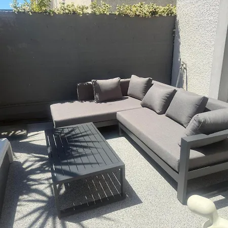 De Standing Avec Piscine Et Climatisation Caissargues
