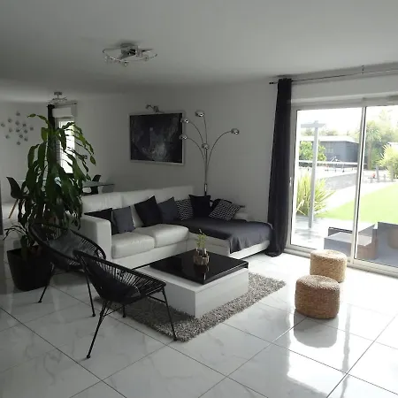 Villa De Standing Avec Piscine Et Climatisation